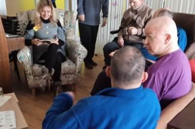 Biblioterapia s dobrovoľníčkou.