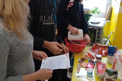 Kulinoterapia s dobrovoľníčkou.