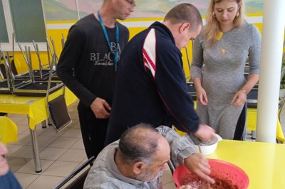 Kulinoterapia s dobrovoľníčkou.