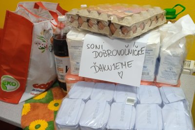 Nákup od dobrovoľníčky.
